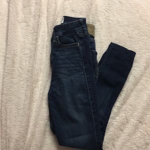 🚎HOLLISTER HIGH RISE, DARK WASH JEANS🚎